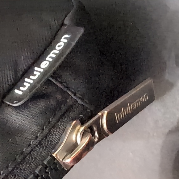 Lululemon Athletica Everywhere Woman's Belt Bag, Black. - Picture 3 of 11